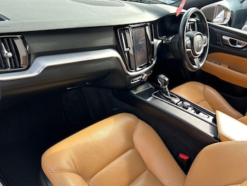 Used Volvo V60 2019 for sale - 76017513: Photo 2