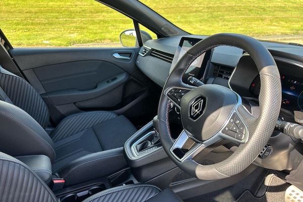 Used Renault Clio 2024 for sale - 75555167: Photo 2