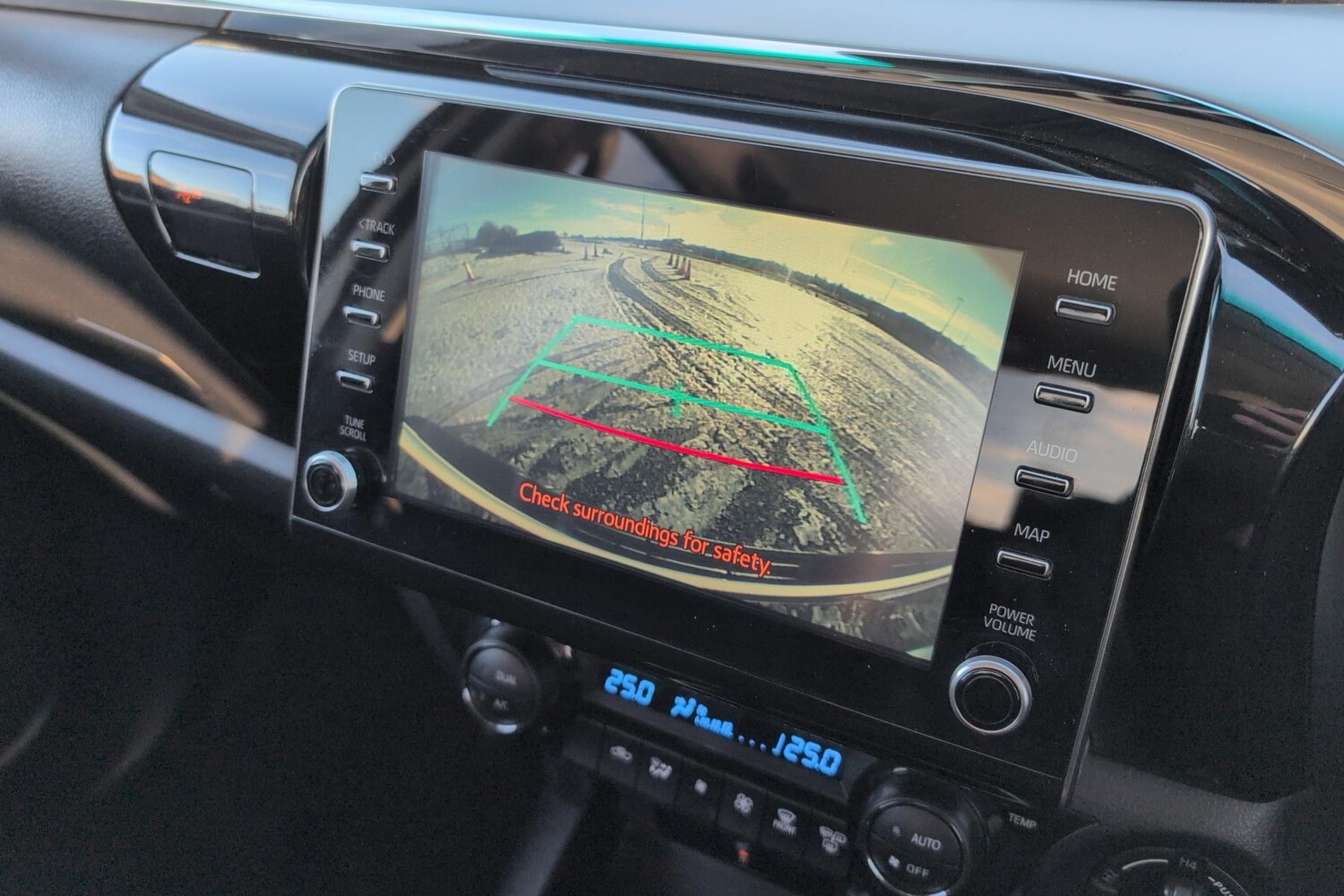 Used Toyota Hilux 2023 for sale - 76564686: Photo 19