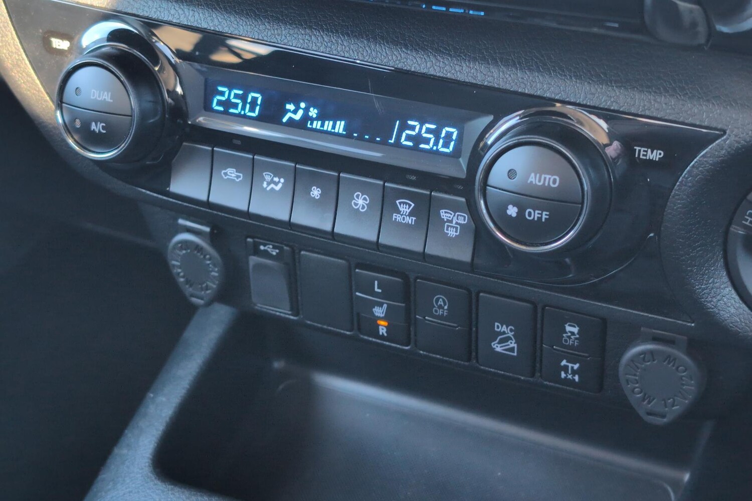 Used Toyota Hilux 2023 for sale - 76564686: Photo 22