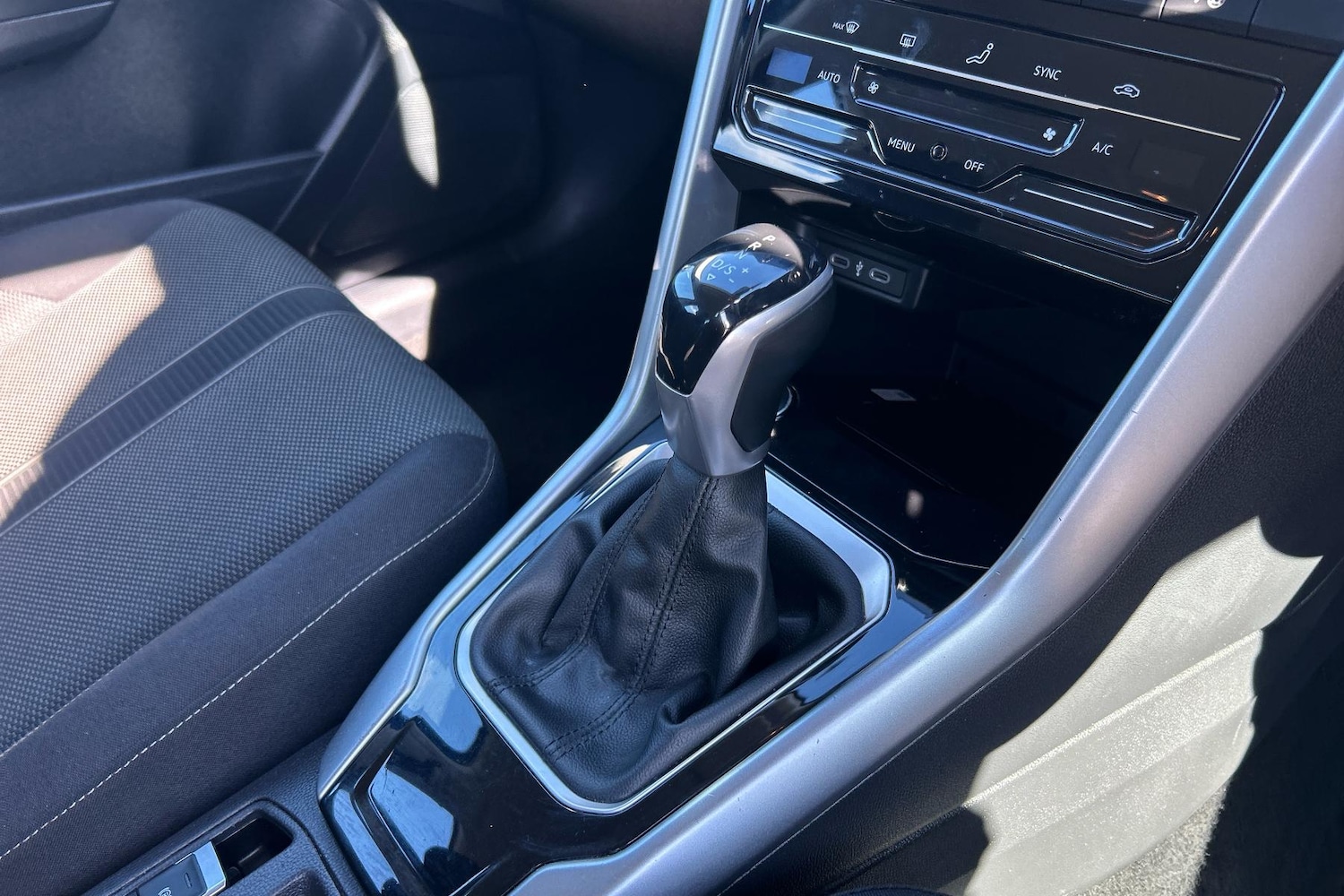 Used Volkswagen T-Roc 2023 for sale - 76624847: Photo 14