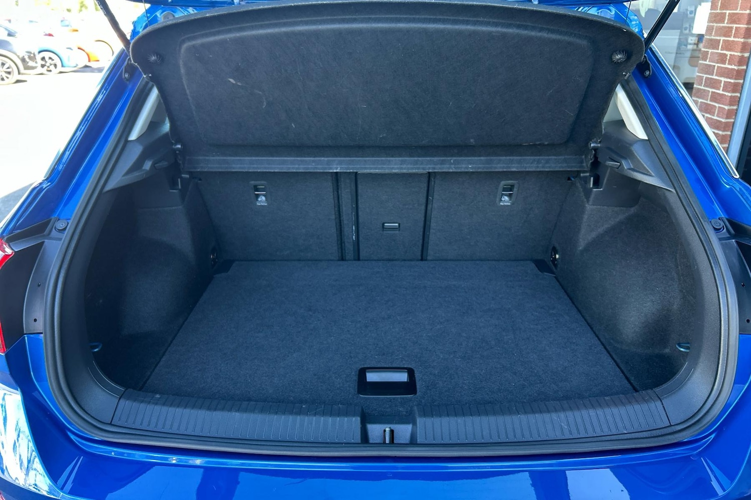 Used Volkswagen T-Roc 2023 for sale - 76624847: Photo 17