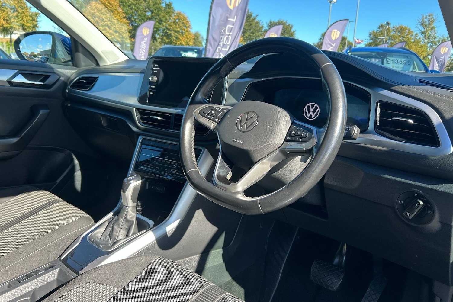 Used Volkswagen T-Roc 2023 for sale - 76624847: Photo 2