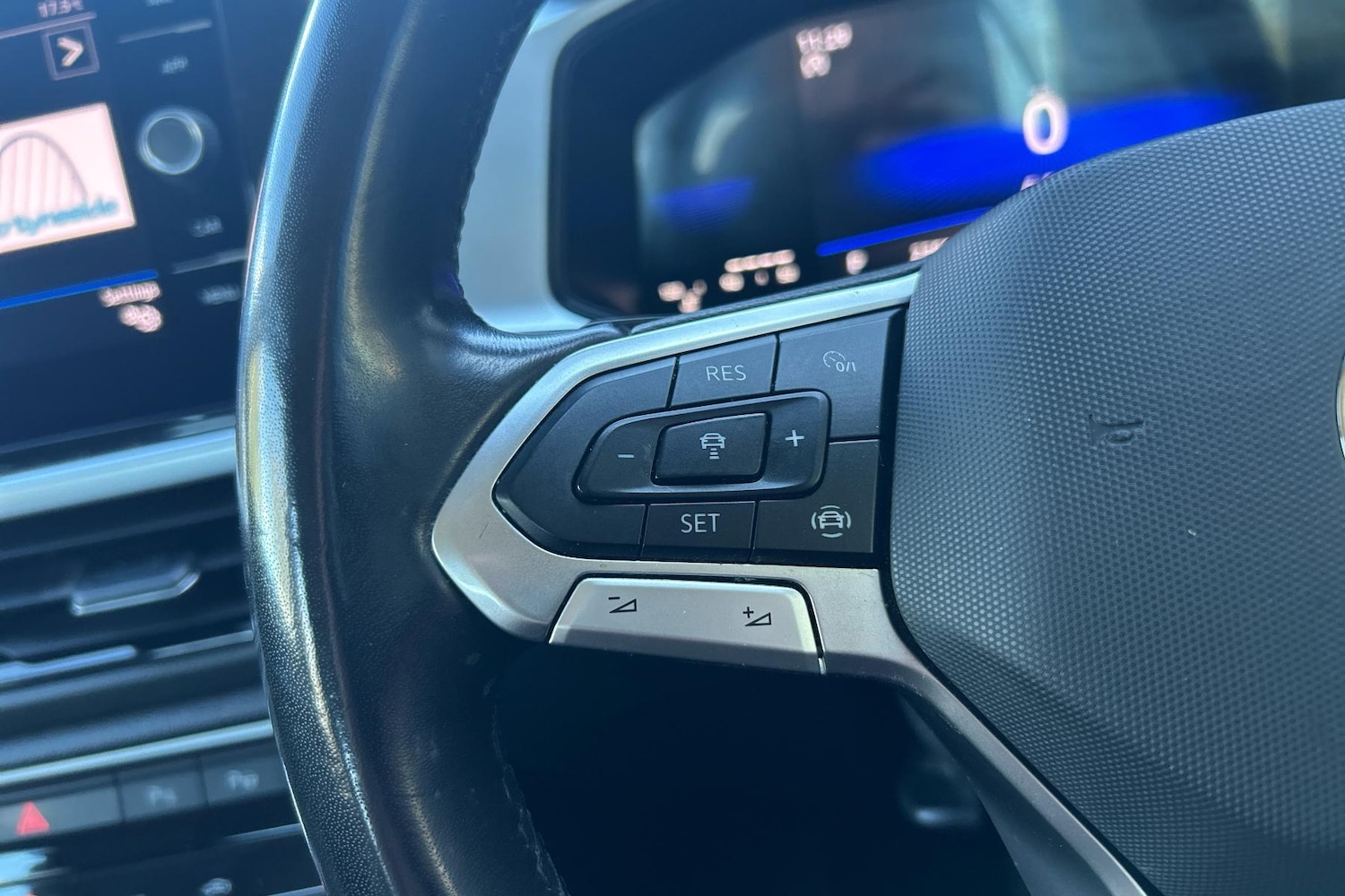 Used Volkswagen T-Roc 2023 for sale - 76624847: Photo 21