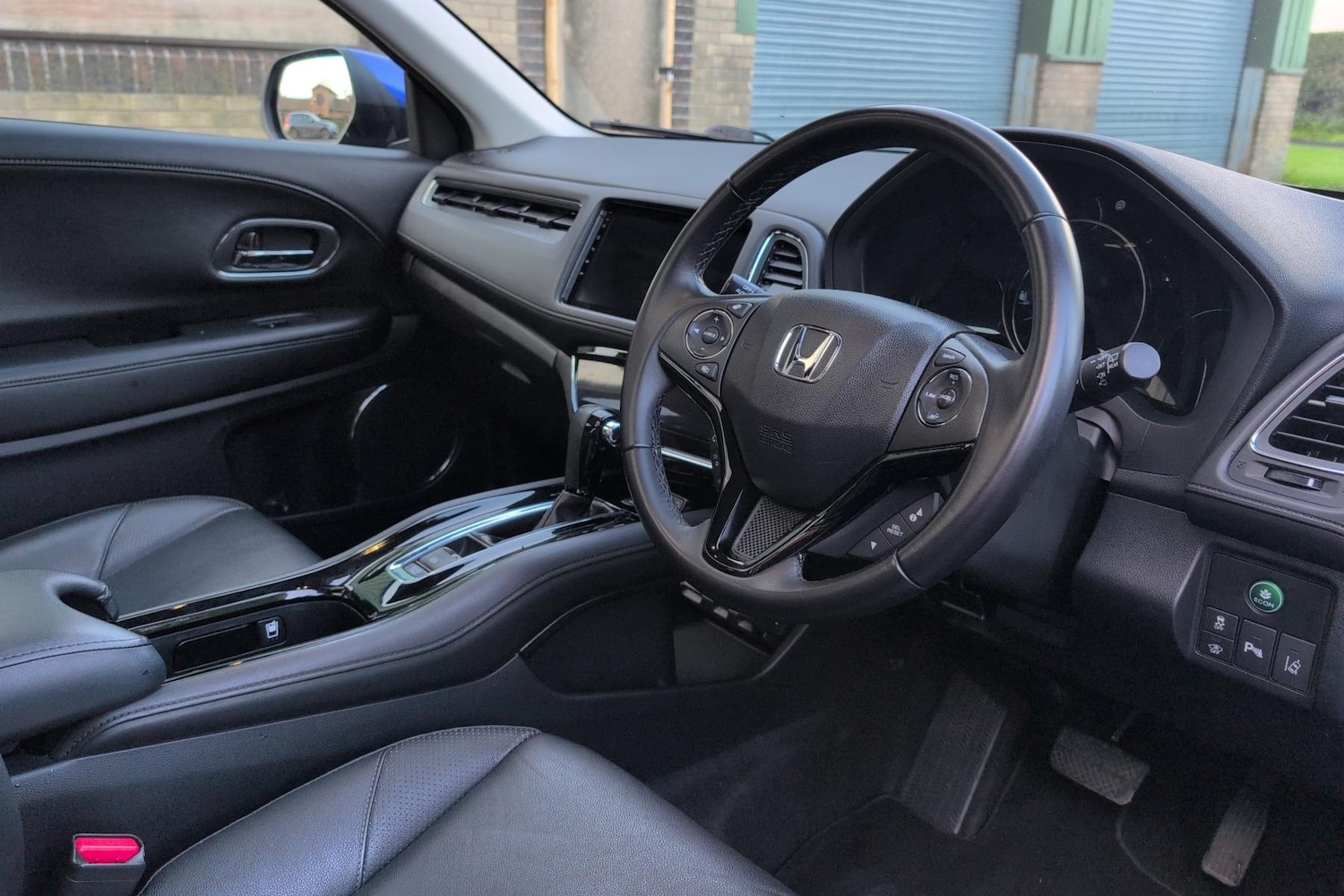 Used Honda HR-V 2016 for sale - 76892945: Photo 2