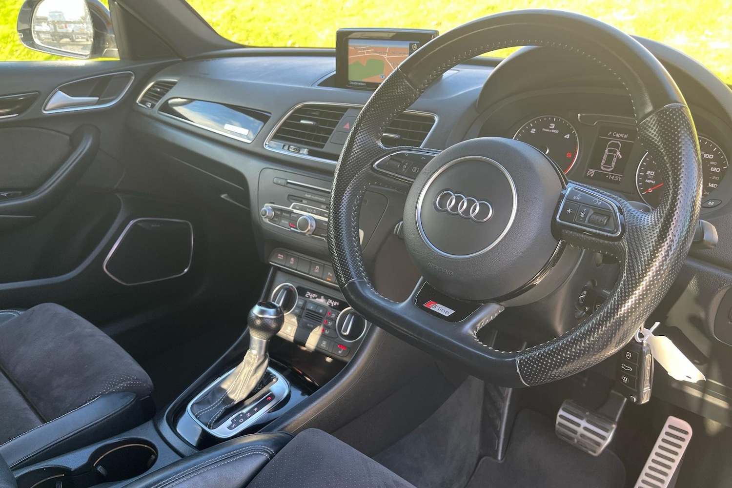 Used Audi Q3 2017 for sale - 76732598: Photo 2