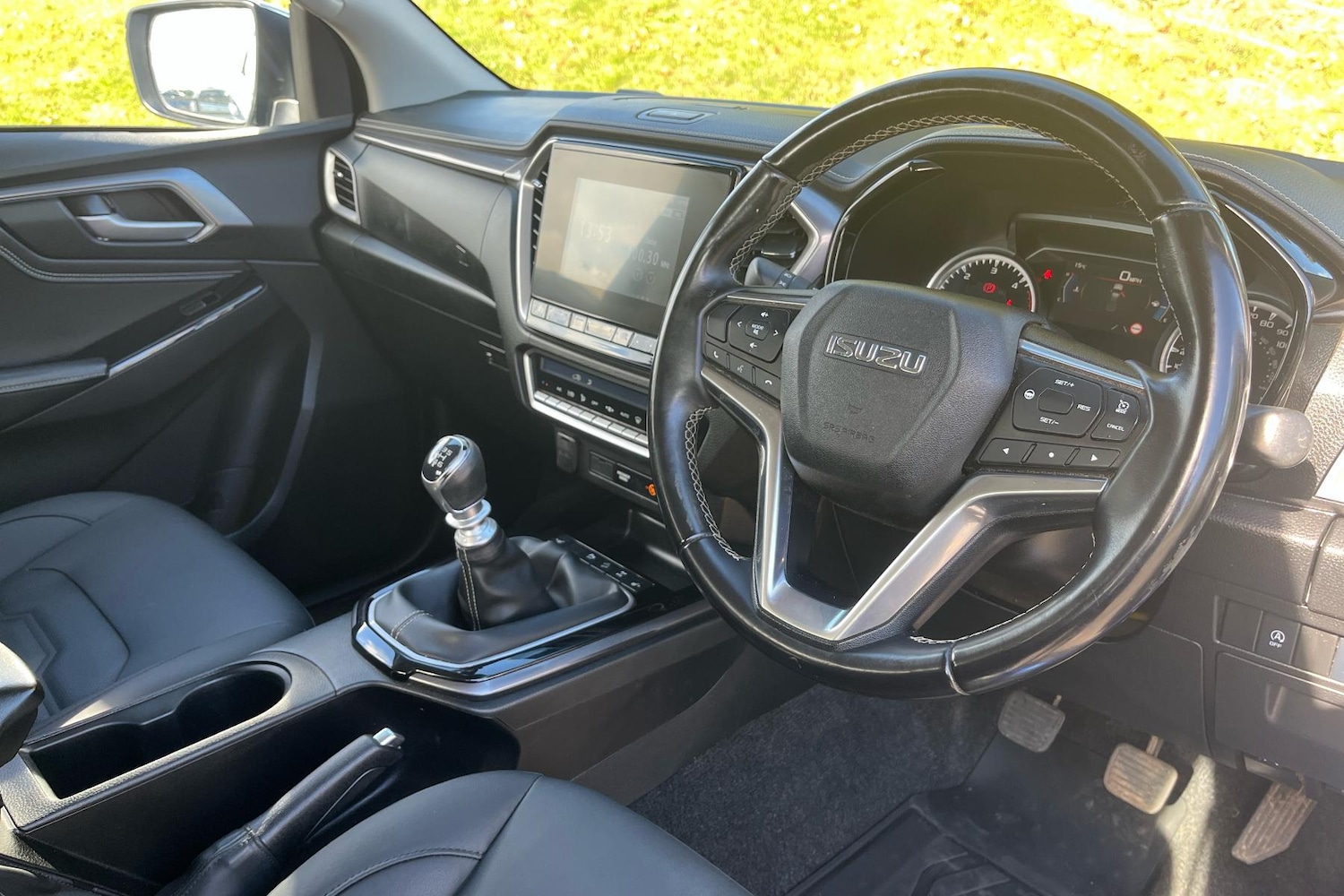 Used Isuzu D-Max 2023 for sale - 76034453: Photo 2