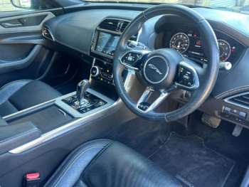 Used Jaguar XE 2020 for sale - 74314788: Photo