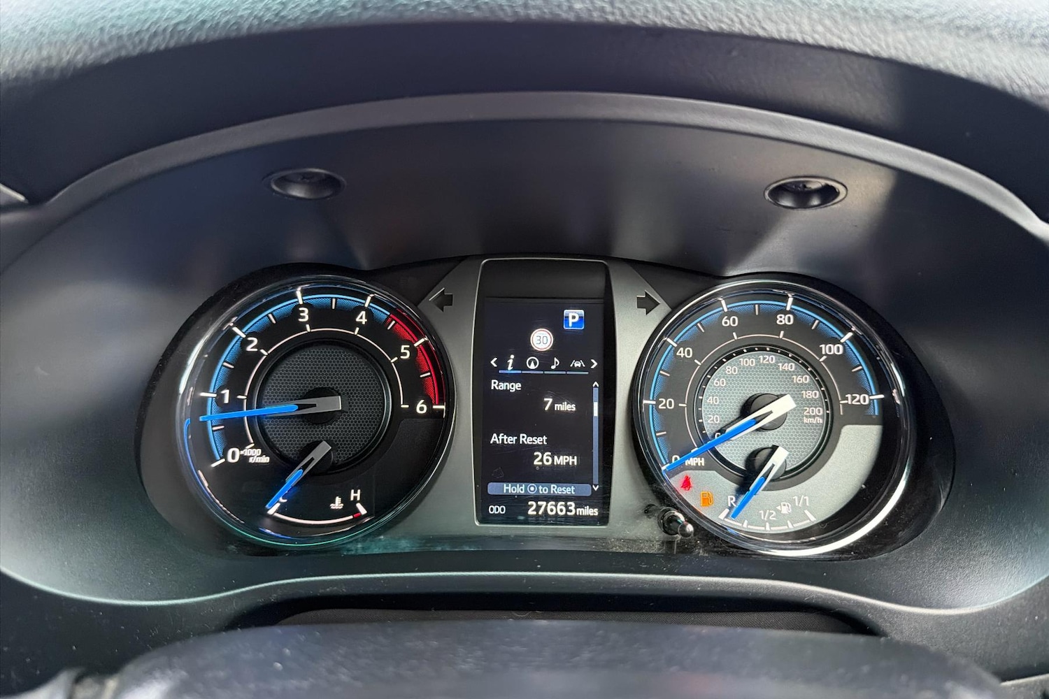 Used Toyota Hilux 2023 for sale - 77000395: Photo 13