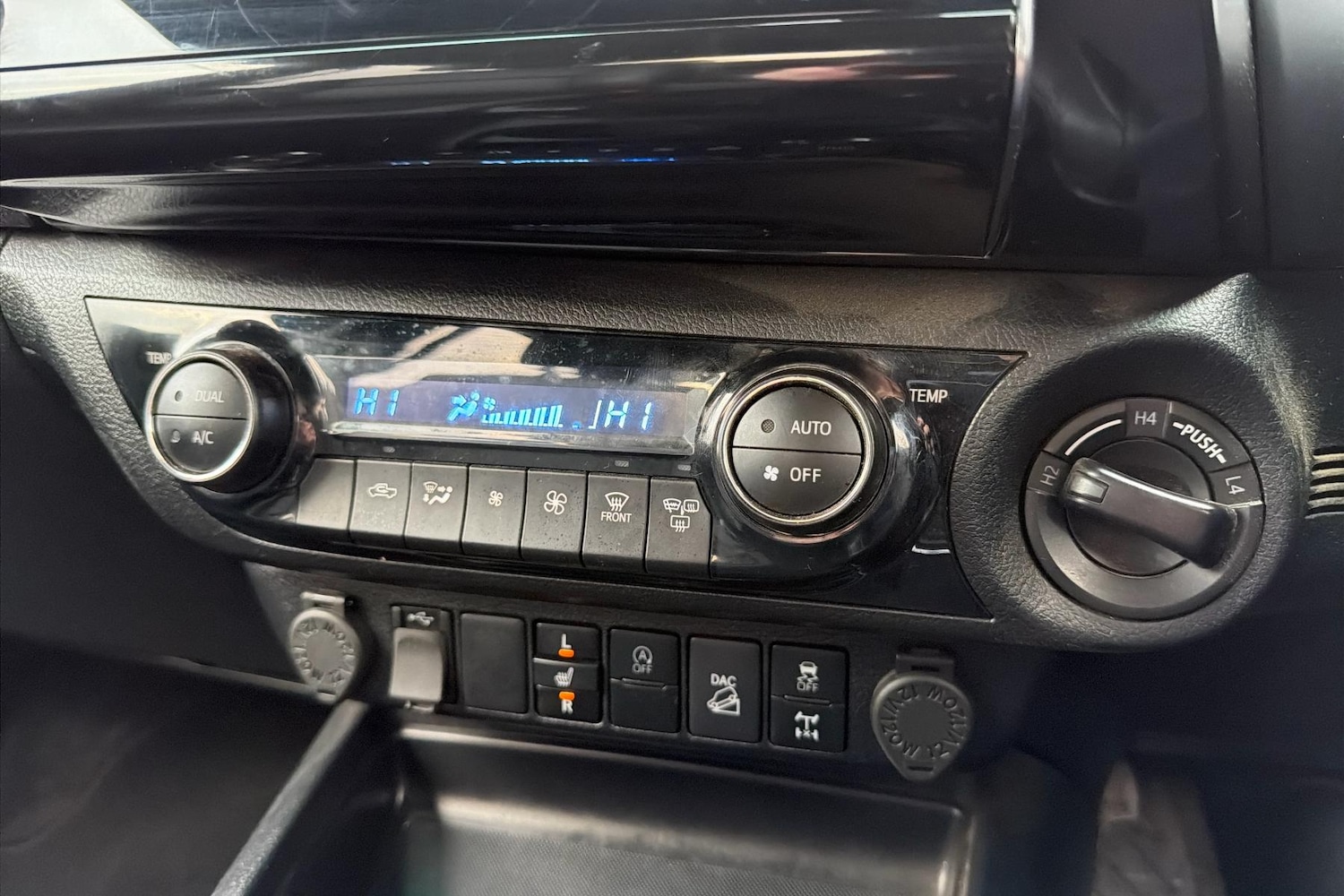 Used Toyota Hilux 2023 for sale - 77000395: Photo 19