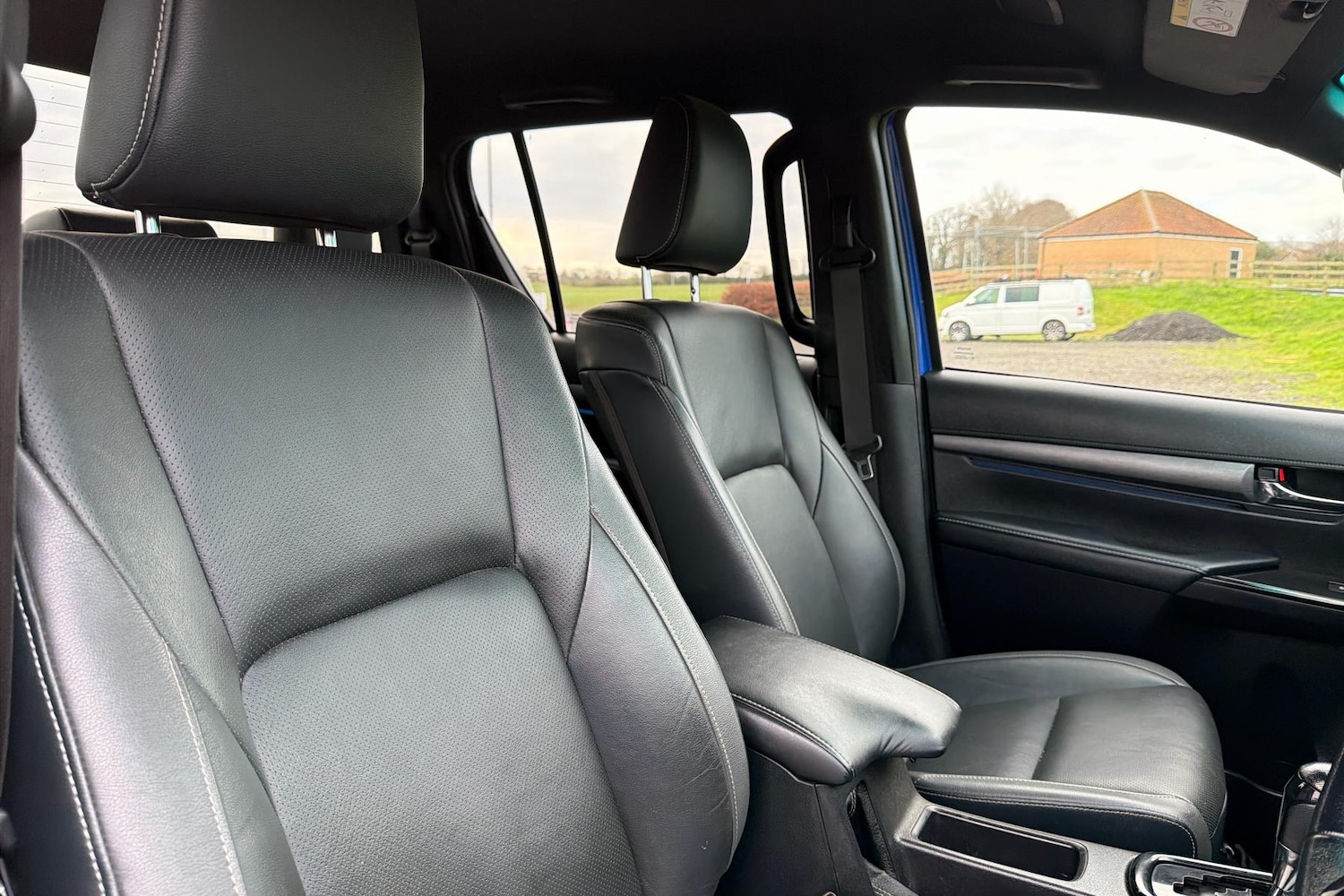 Used Toyota Hilux 2023 for sale - 77000395: Photo 25