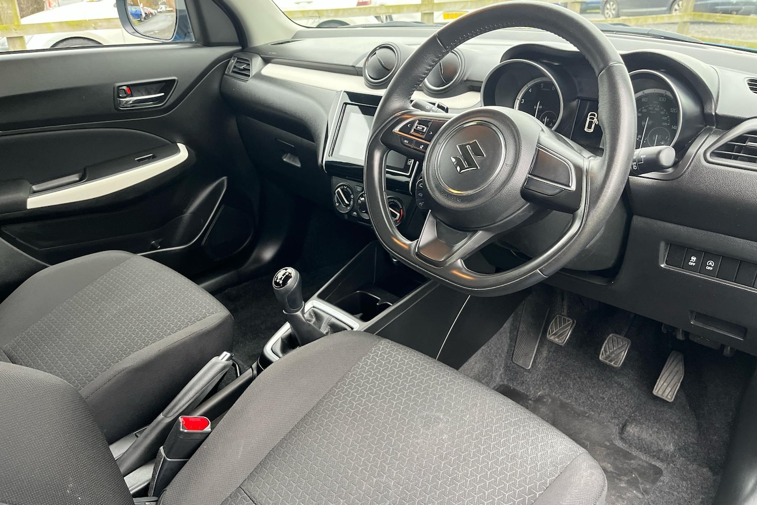 Used Suzuki Swift 2020 for sale - 76502804: Photo 2