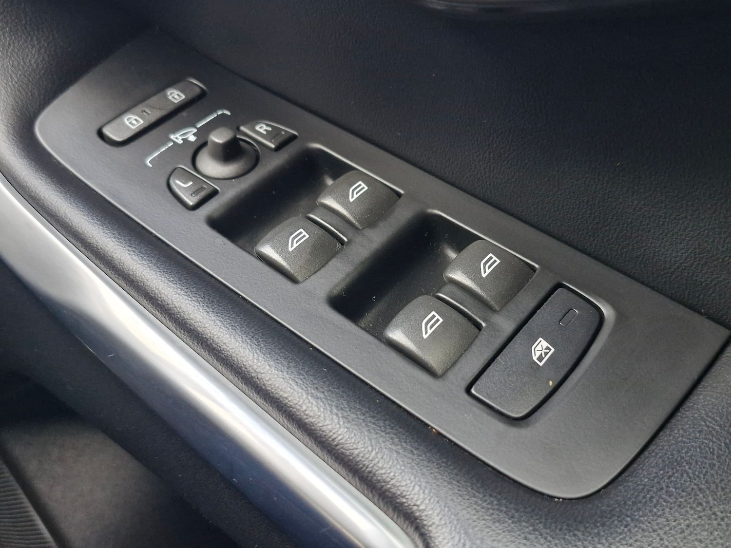 Used Volvo V40 2018 for sale - 77239571: Photo 26