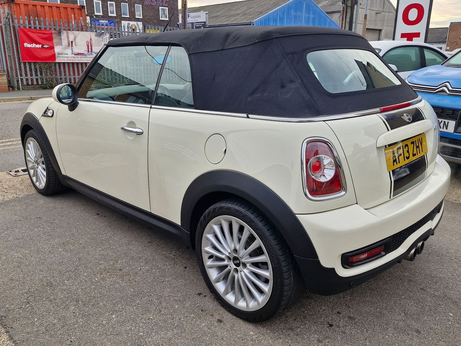 Used MINI Convertible 2013 for sale - 76124879: Photo 6