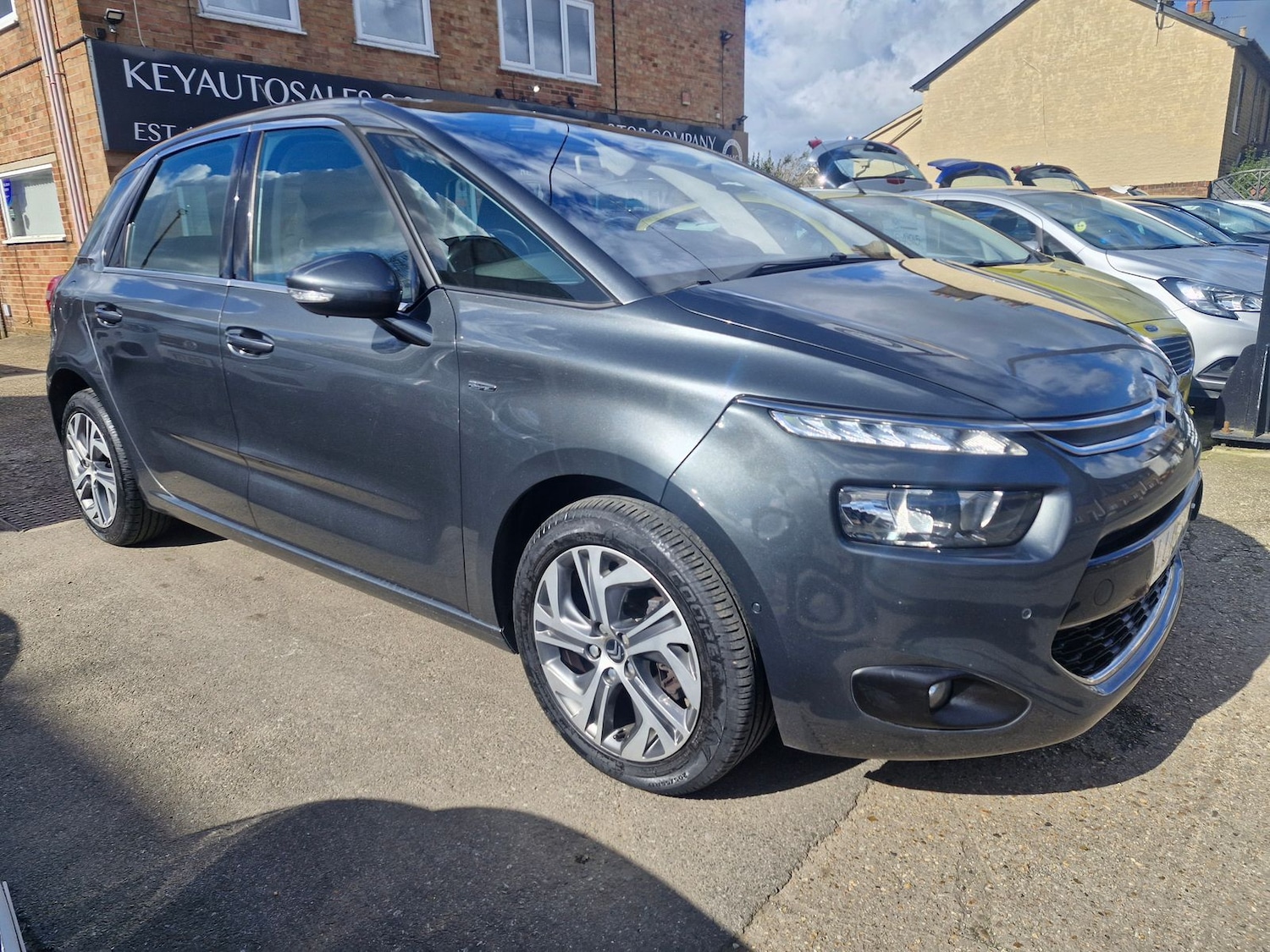 Used Citroen C4 Picasso 2016 for sale - 77894069: Photo 2