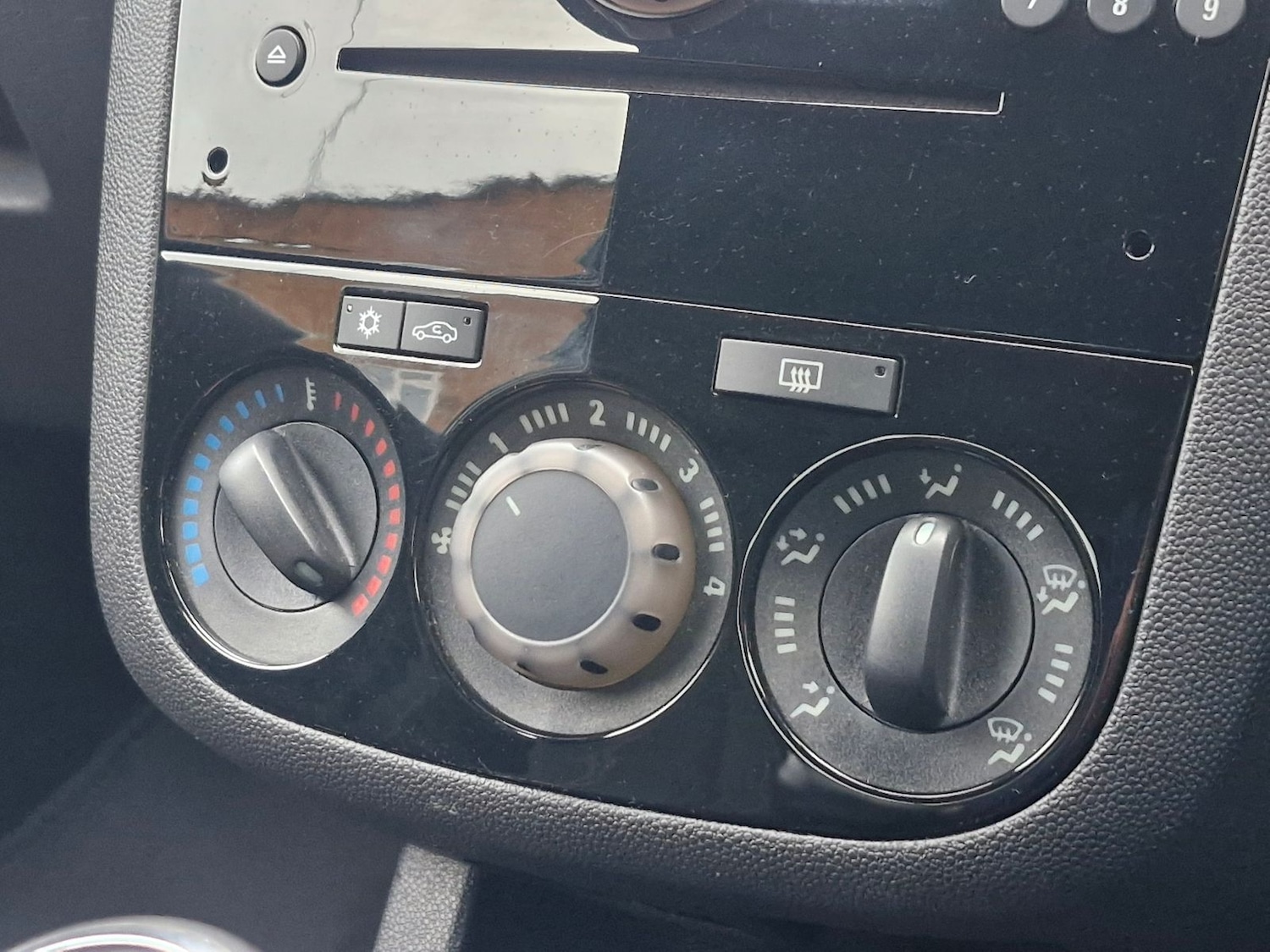 Used Vauxhall Corsa 2013 for sale - 77293542: Photo 25