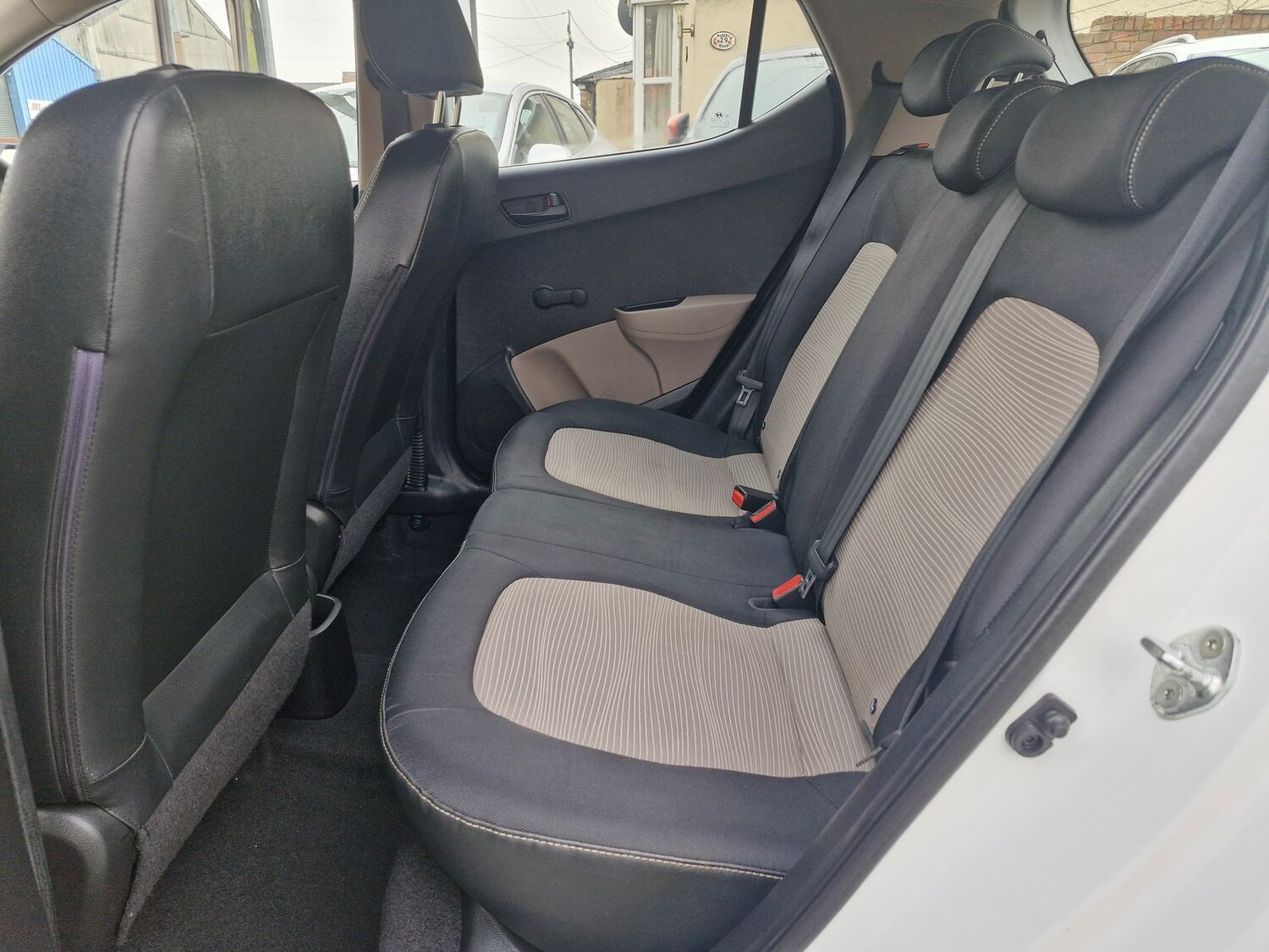 Used Hyundai i10 2015 for sale - 77810327: Photo 14