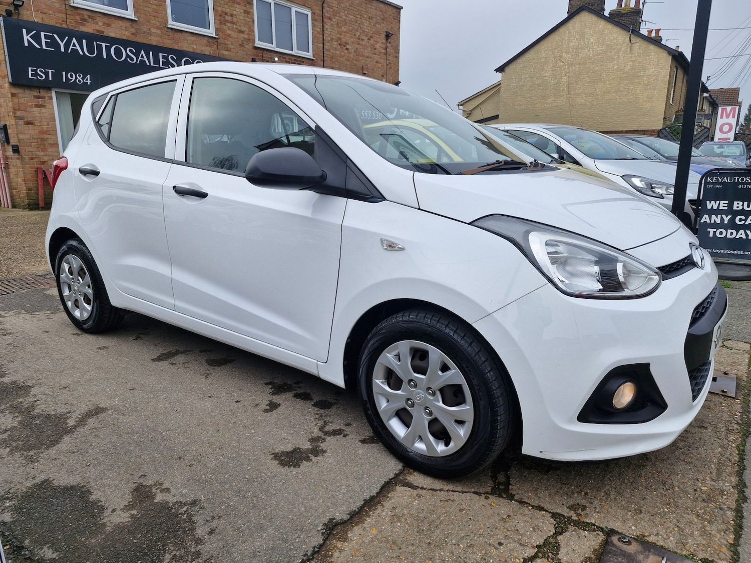 Used Hyundai i10 2015 for sale - 77810327: Photo 2