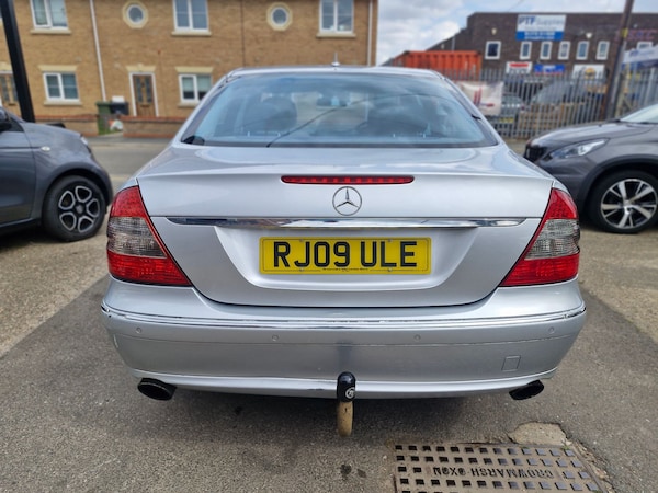Used Mercedes-Benz E Class 2009 for sale - 75636921: Photo 4