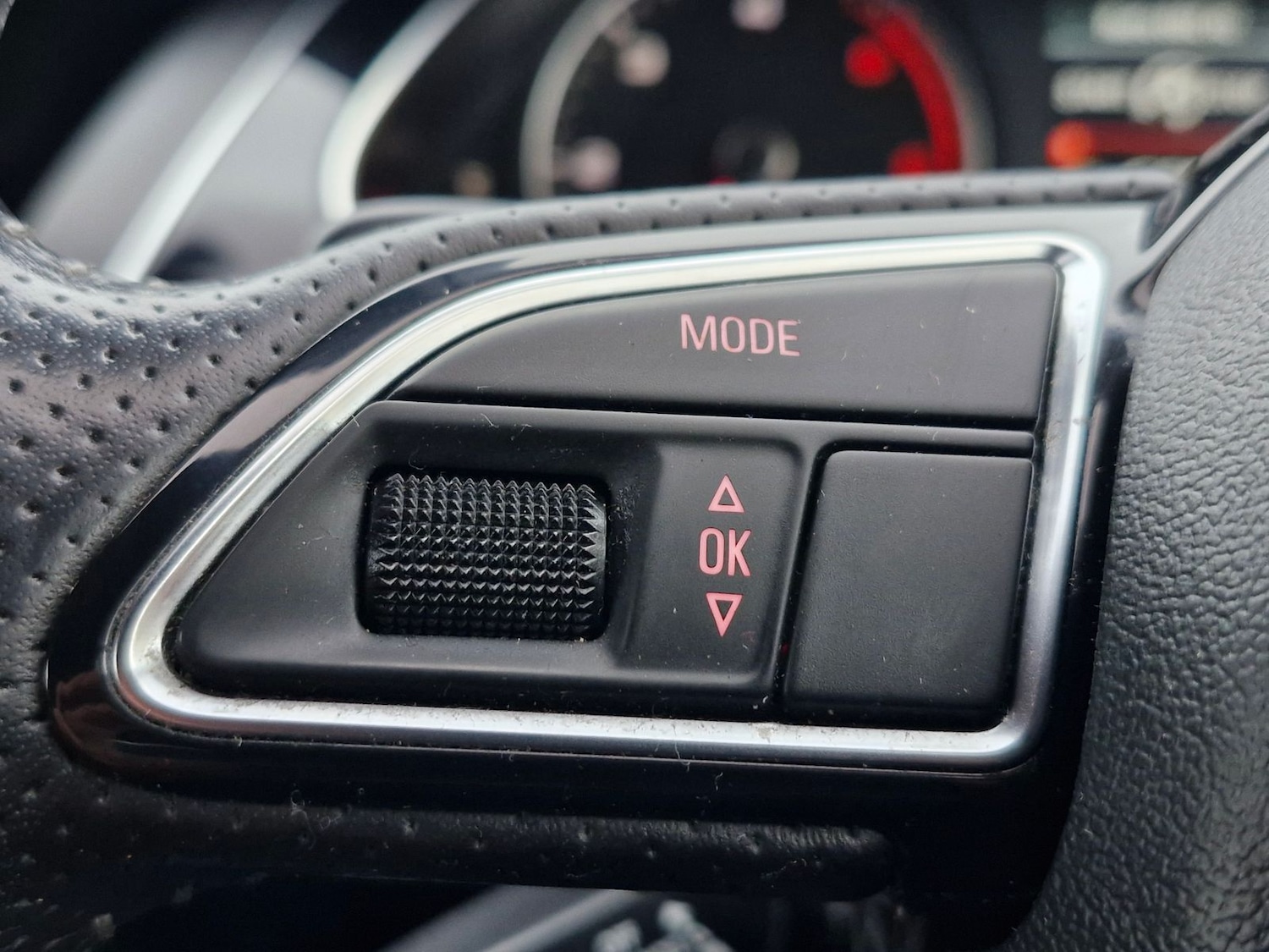 Used Audi A4 2013 for sale - 76978016: Photo 11