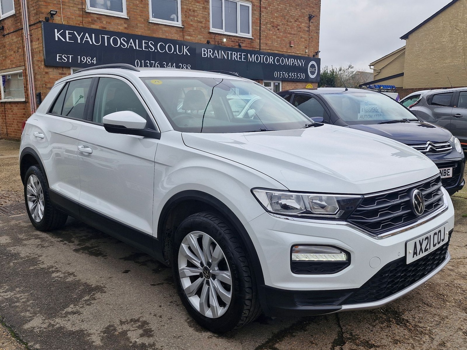 Used Volkswagen T-Roc 2021 for sale - 77365624: Photo 2