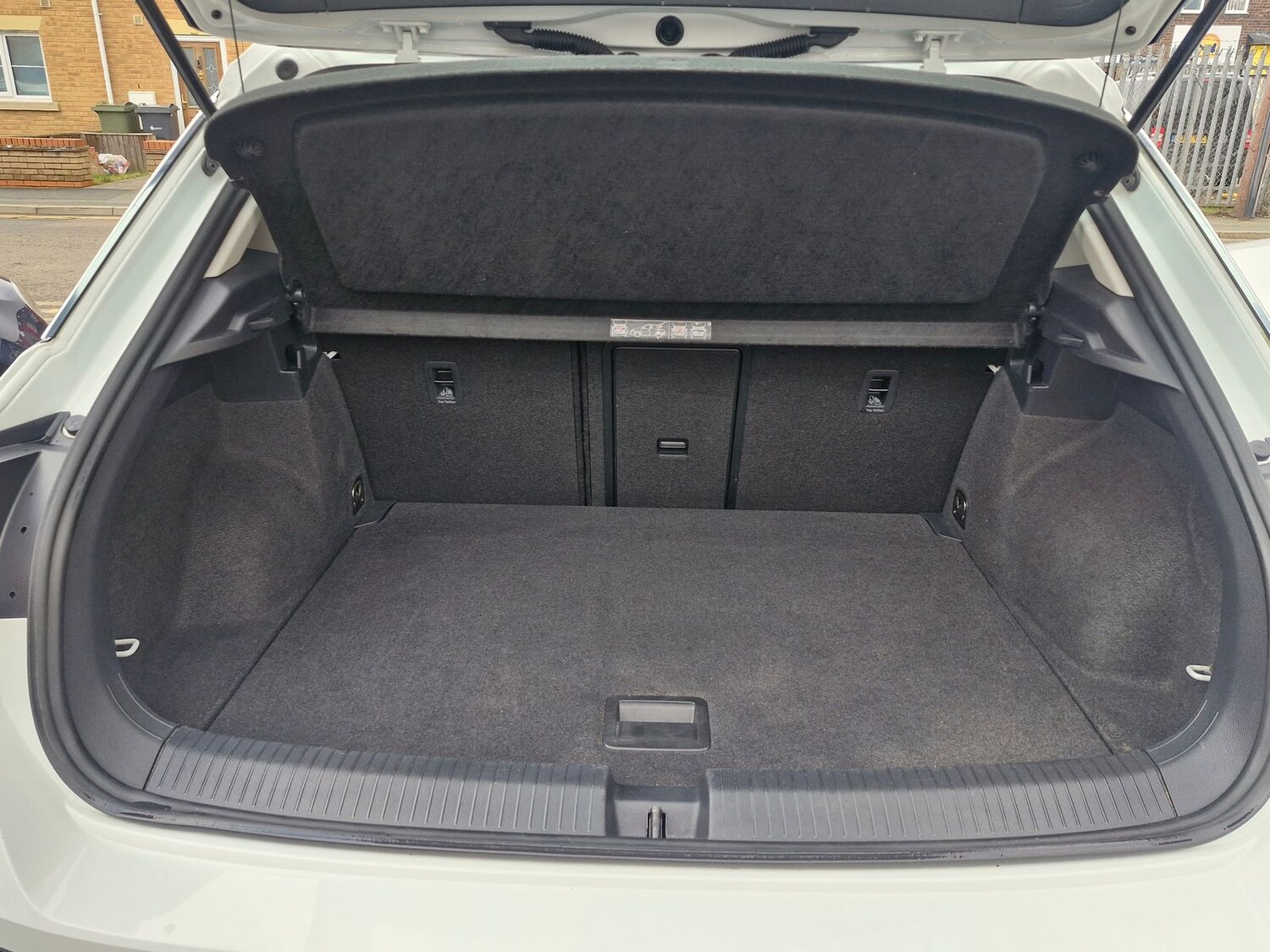 Used Volkswagen T-Roc 2021 for sale - 77365624: Photo 6