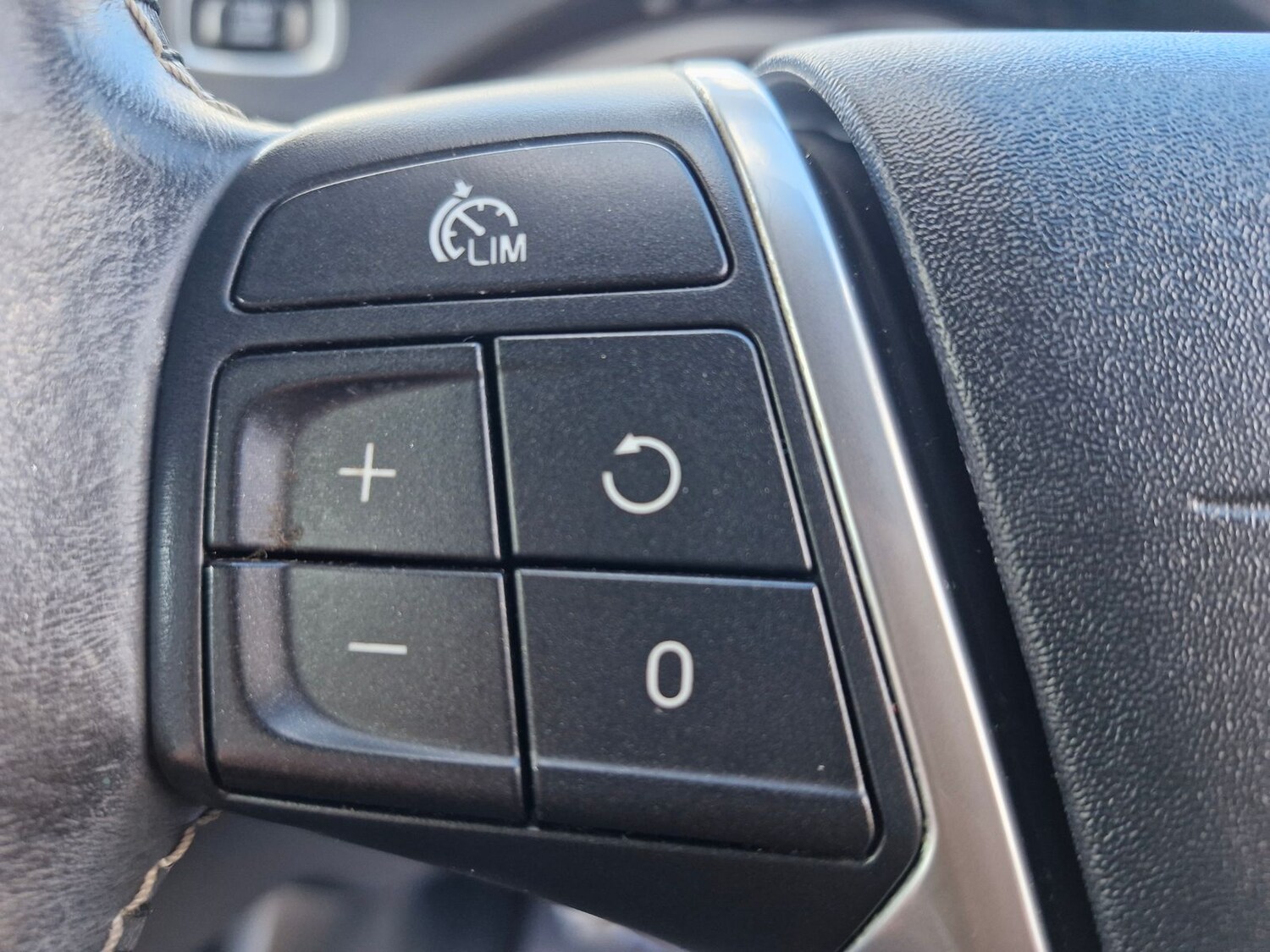 Used Volvo V40 2017 for sale - 77526245: Photo 18