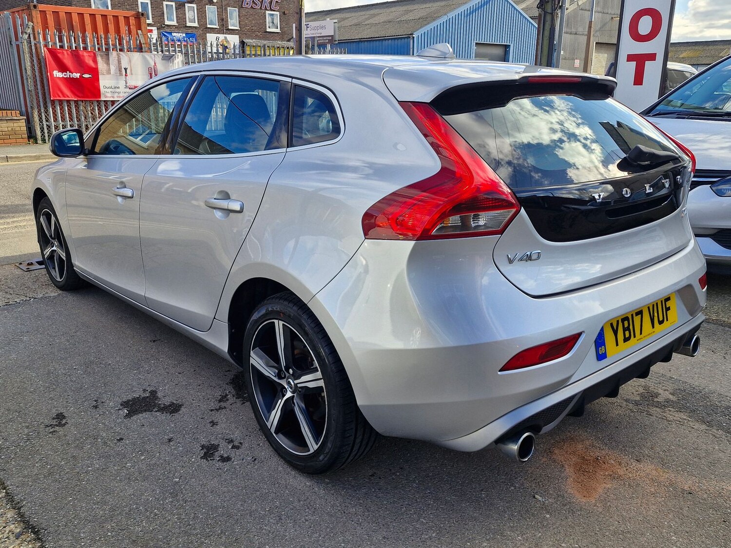 Used Volvo V40 2017 for sale - 77526245: Photo 5