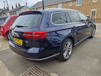 Used Volkswagen Passat 2017 for sale - 76044235: Photo 2