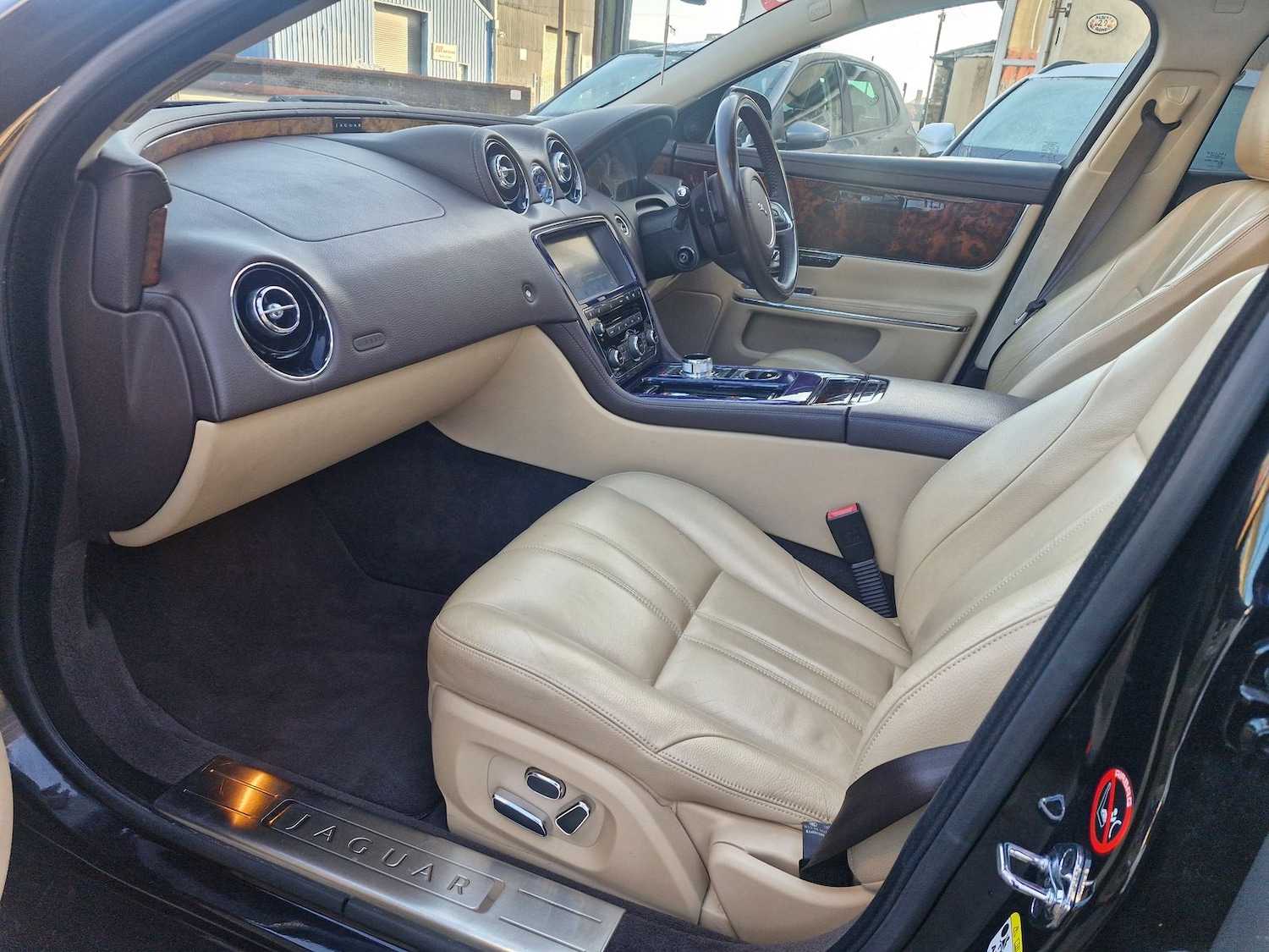 Used Jaguar XJ 2010 for sale - 76717518: Photo 12