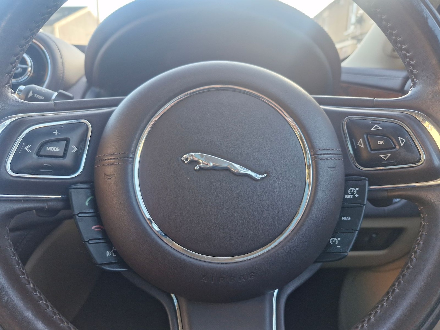 Used Jaguar XJ 2010 for sale - 76717518: Photo 15