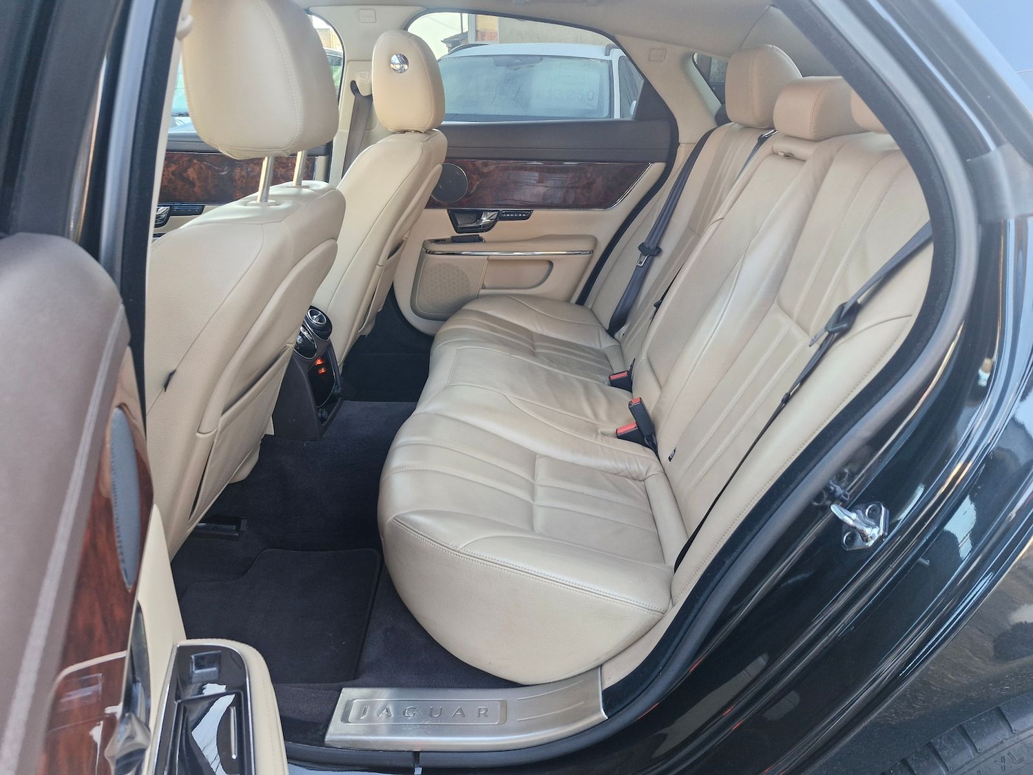 Used Jaguar XJ 2010 for sale - 76717518: Photo 16