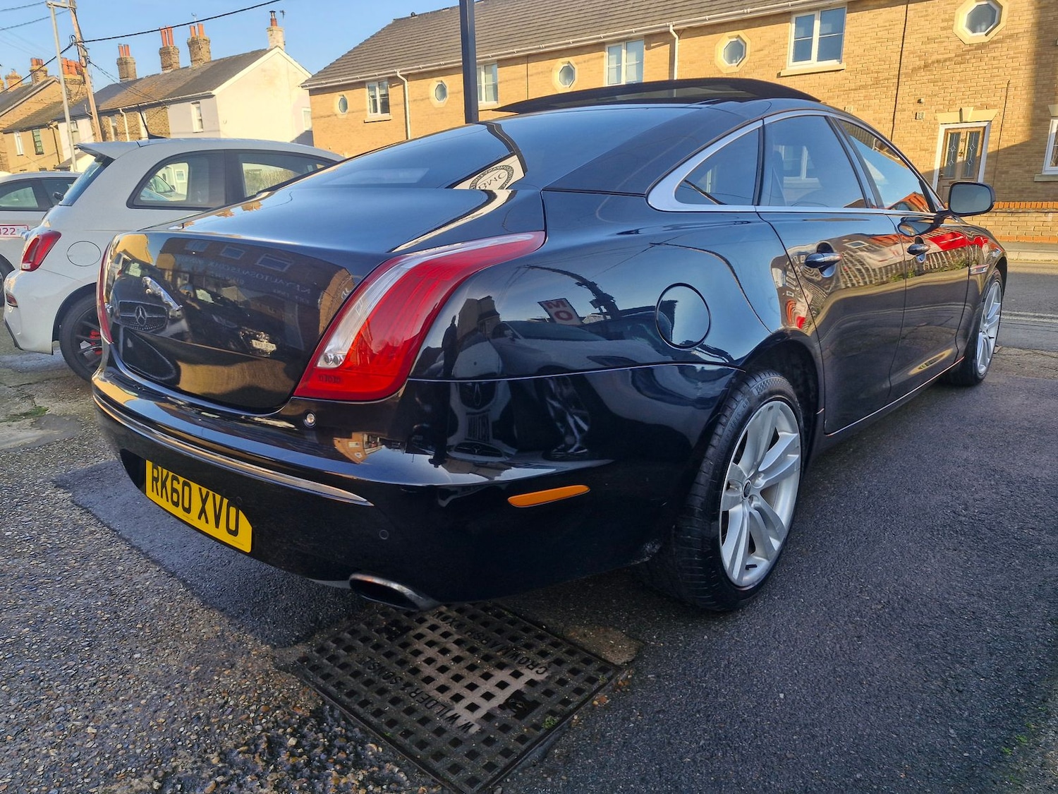 Used Jaguar XJ 2010 for sale - 76717518: Photo 2
