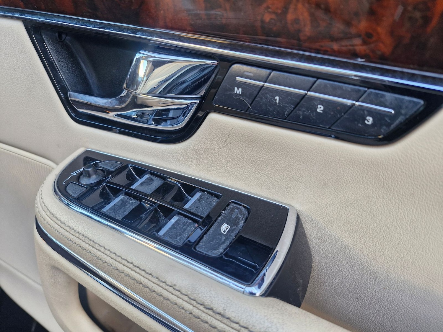 Used Jaguar XJ 2010 for sale - 76717518: Photo 26