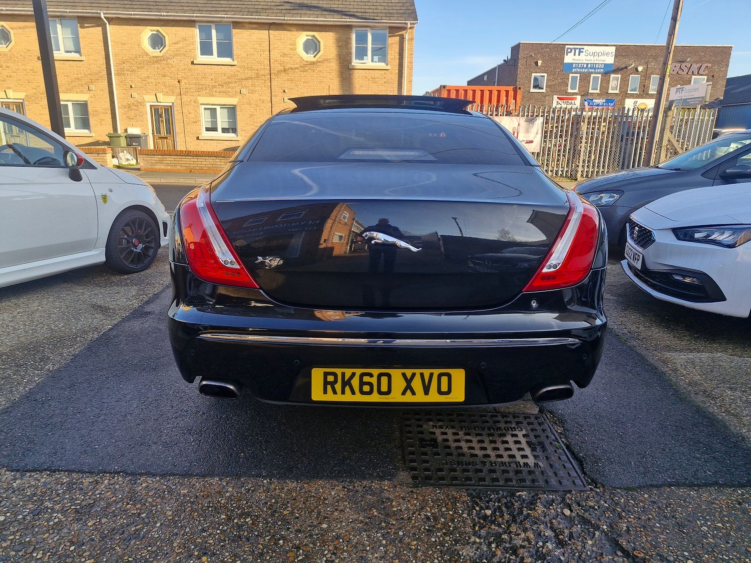 Used Jaguar XJ 2010 for sale - 76717518: Photo 3