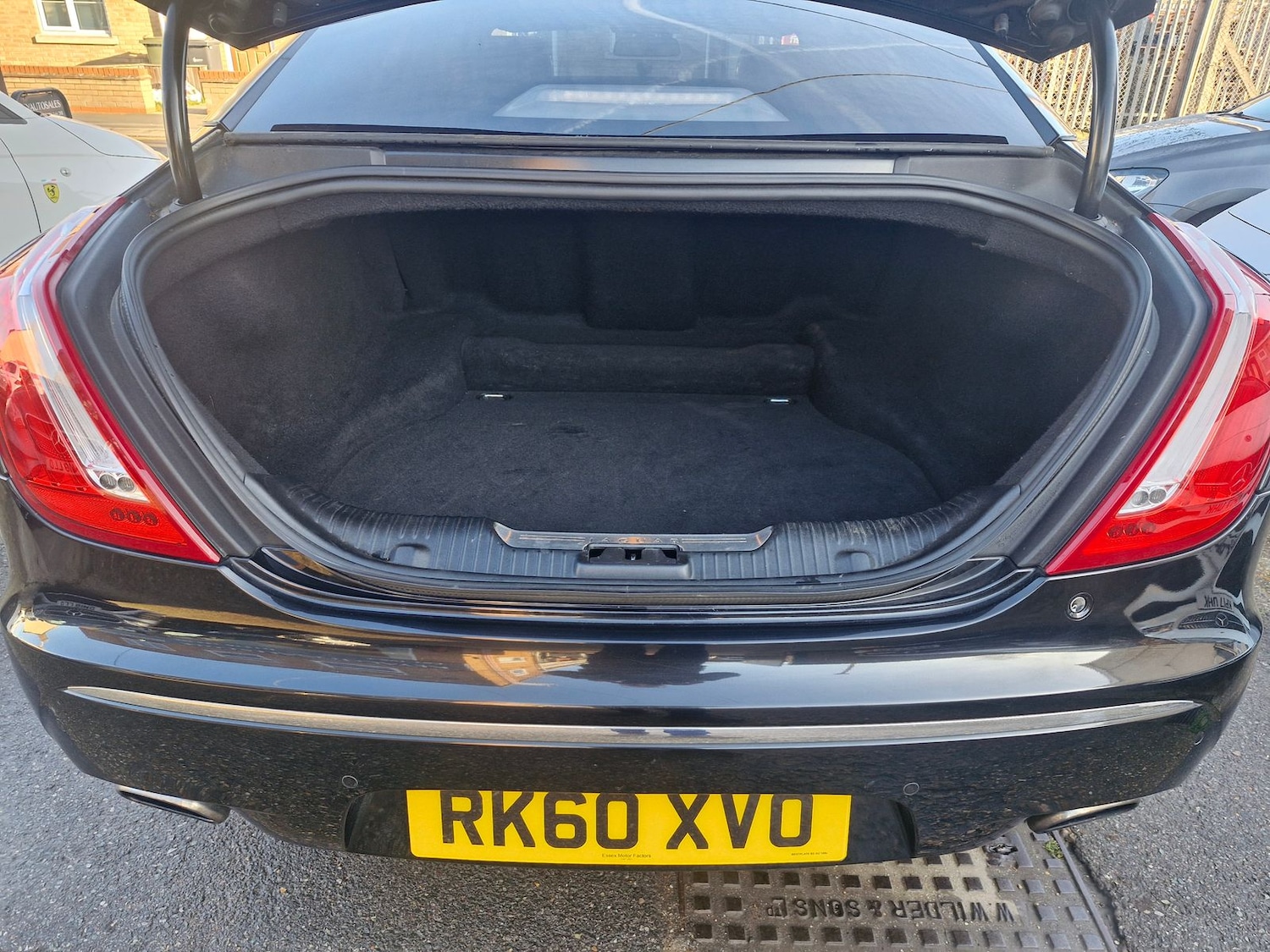 Used Jaguar XJ 2010 for sale - 76717518: Photo 4