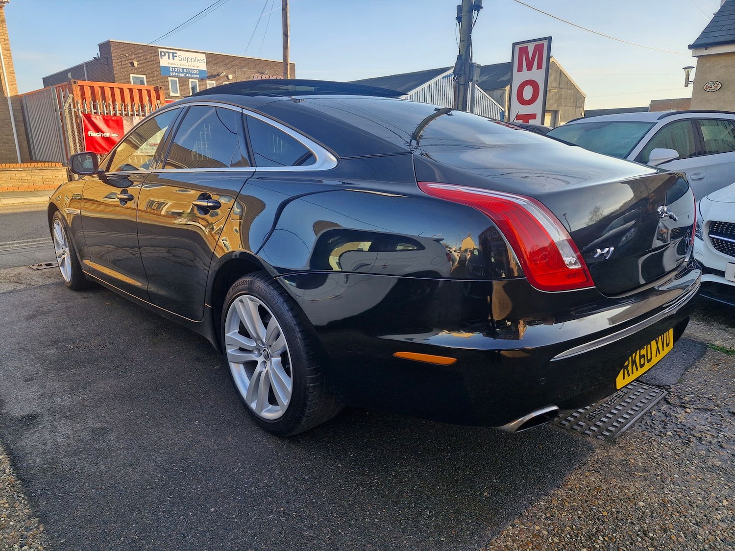 Used Jaguar XJ 2010 for sale - 76717518: Photo 6