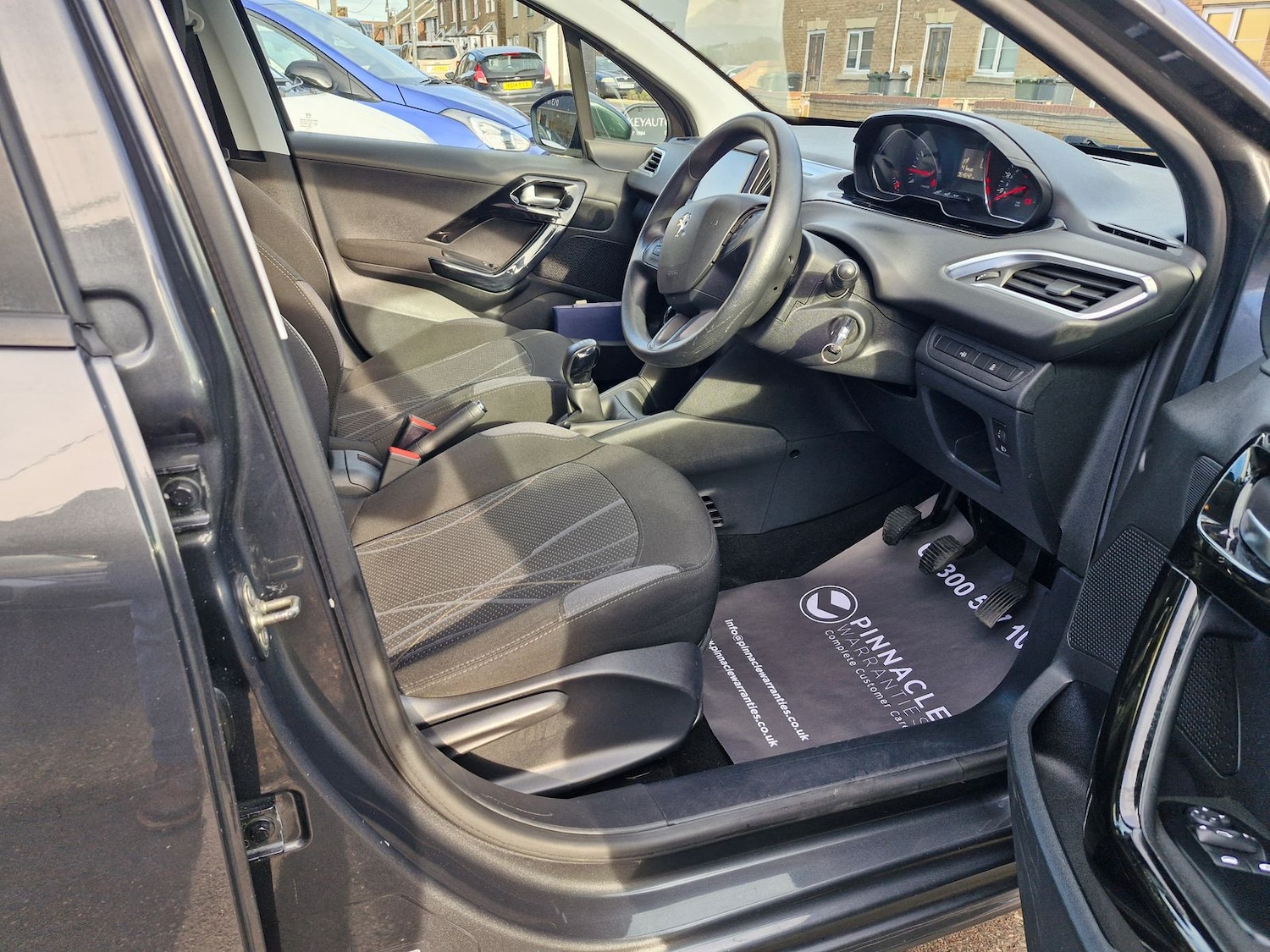 Used Peugeot 208 2014 for sale - 76563610: Photo 15