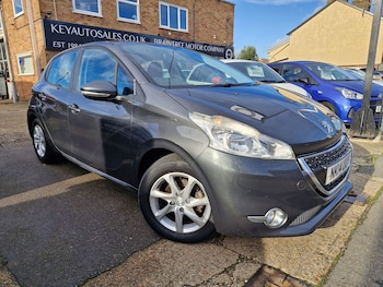 Used Peugeot 208 2014 for sale - 76563610: Photo