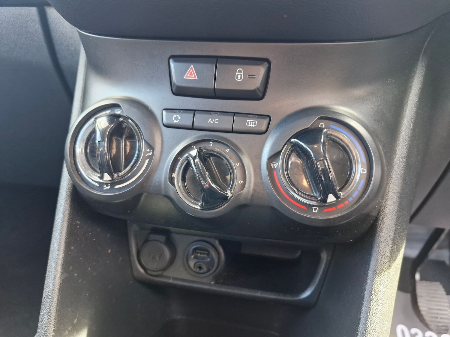 Used Peugeot 208 2014 for sale - 76563610: Photo 20