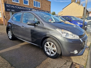 Used Peugeot 208 2014 for sale - 76563610: Photo
