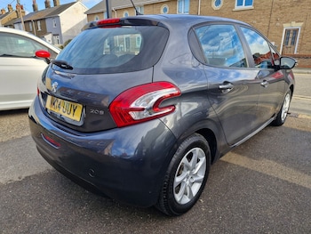 Used Peugeot 208 2014 for sale - 76563610: Photo