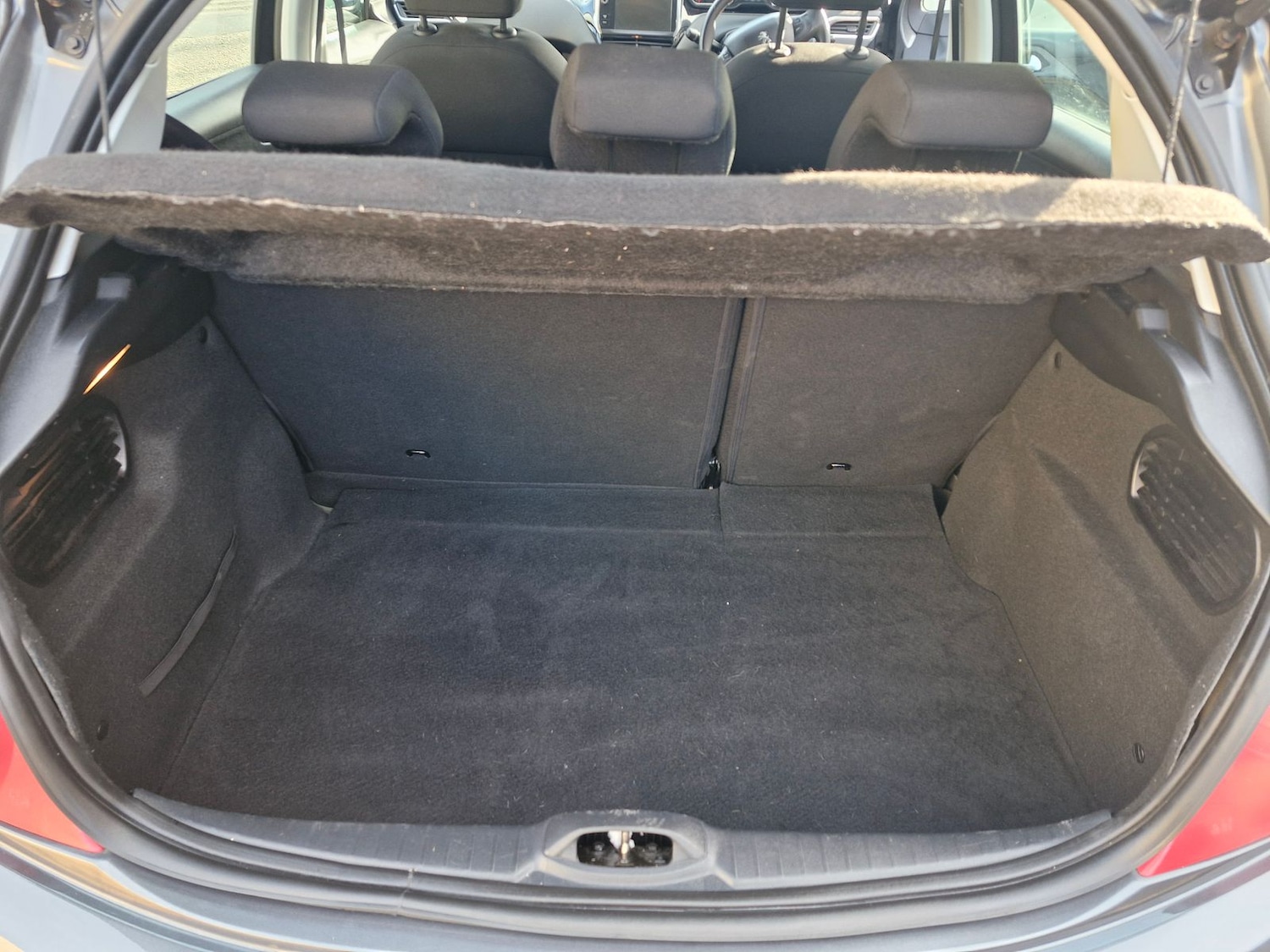 Used Peugeot 208 2014 for sale - 76563610: Photo 6