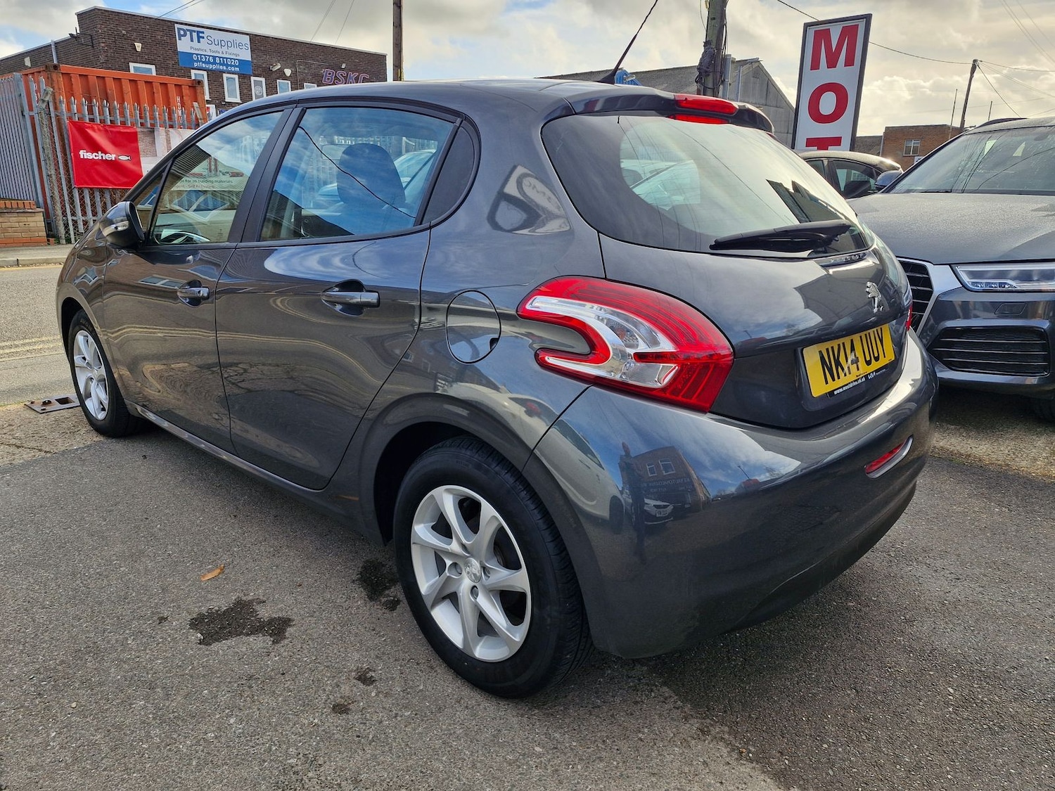 Used Peugeot 208 2014 for sale - 76563610: Photo 8