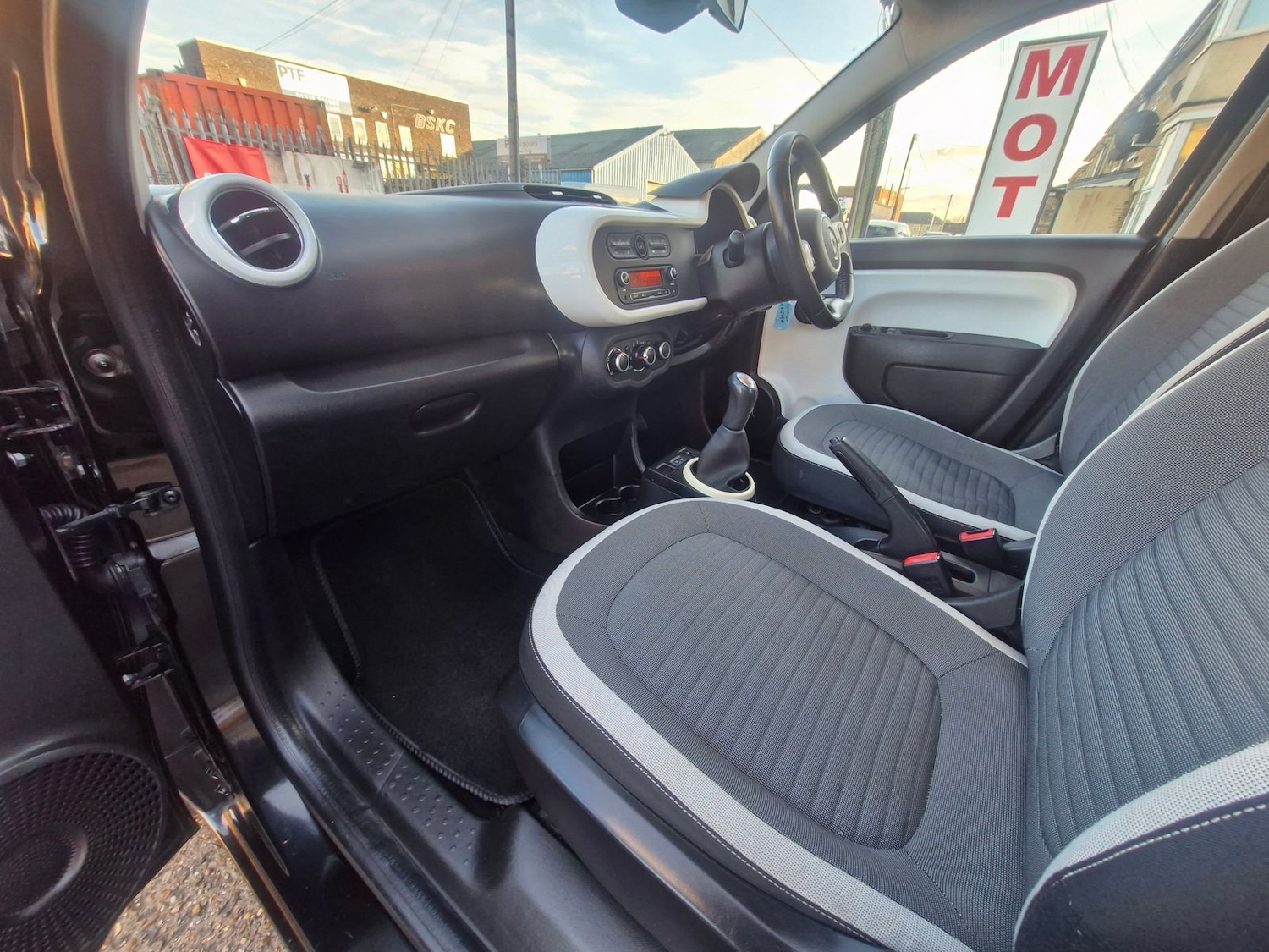 Used Renault Twingo 2015 for sale - 76888988: Photo 11