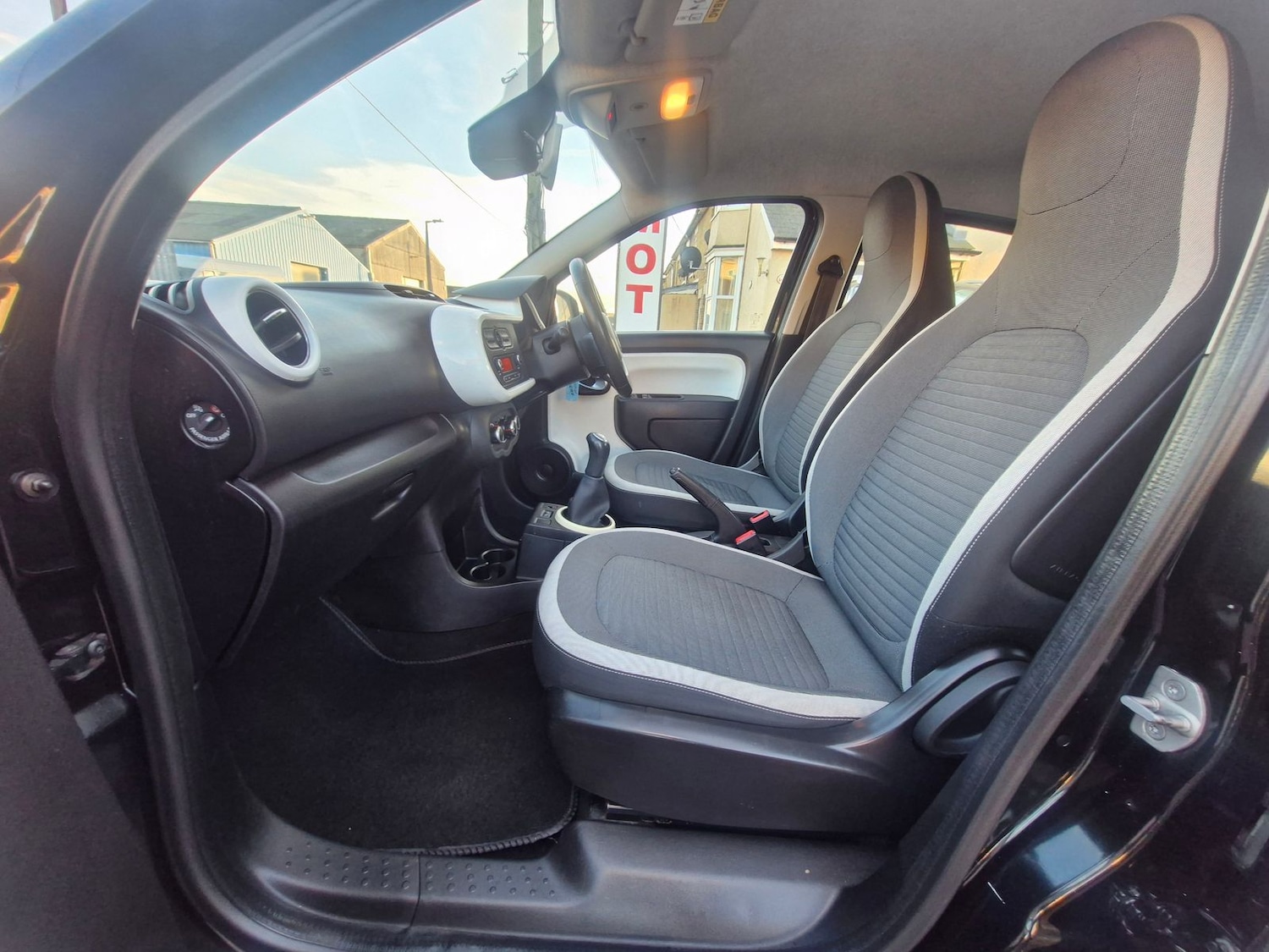 Used Renault Twingo 2015 for sale - 76888988: Photo 12