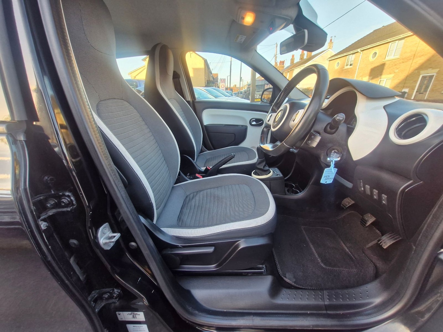 Used Renault Twingo 2015 for sale - 76888988: Photo 9