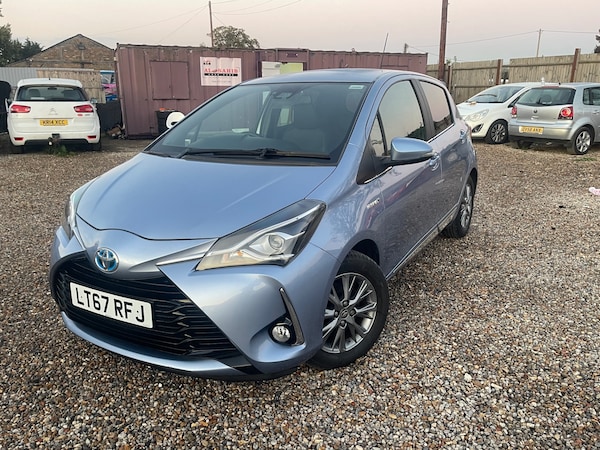 Used Toyota Yaris 2017 for sale - 76098991: Photo 2