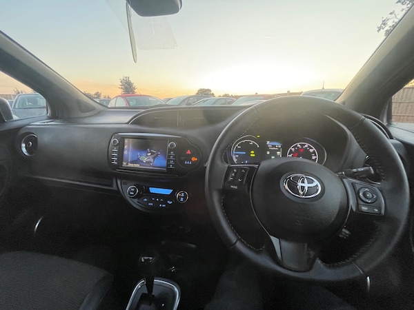 Used Toyota Yaris 2017 for sale - 76098991: Photo 30