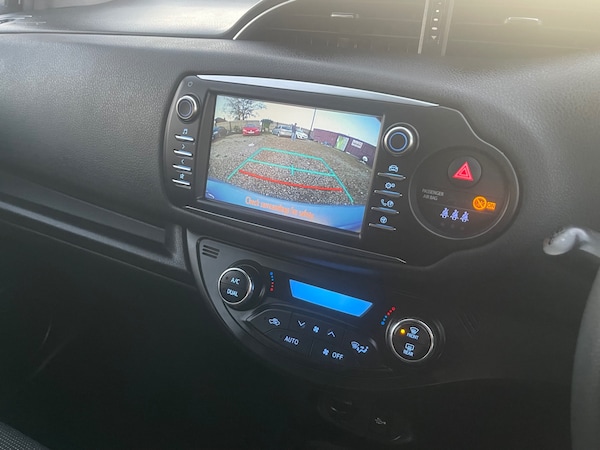 Used Toyota Yaris 2017 for sale - 76098991: Photo 31
